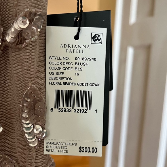 Brand New with tags Beautiful Gown - Picture 3 of 5